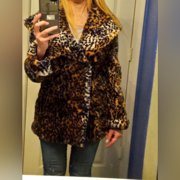 Wide Lapel Leopard Print Peacoat - Picture 2 of 11